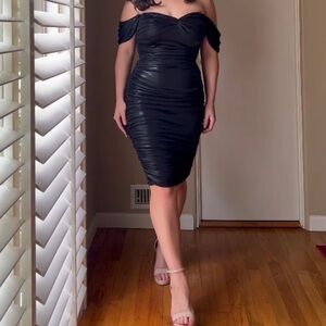 Norma Kamali Elegant Black Off-Shoulder Midi Dress S